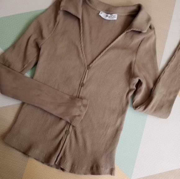 - MANGO COLLAR RIBBED TOP - Picture 5 of 9